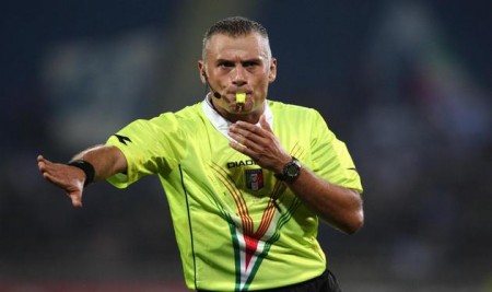 L'arbitro Leonardo Baracani.