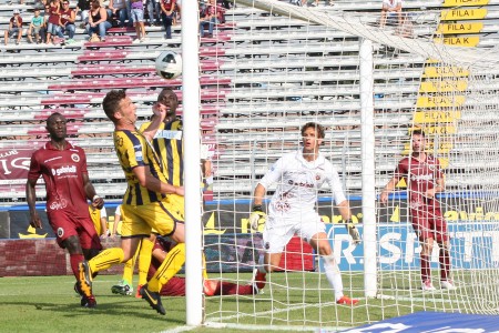 Il gol di Lanzaro nel match d'andata.