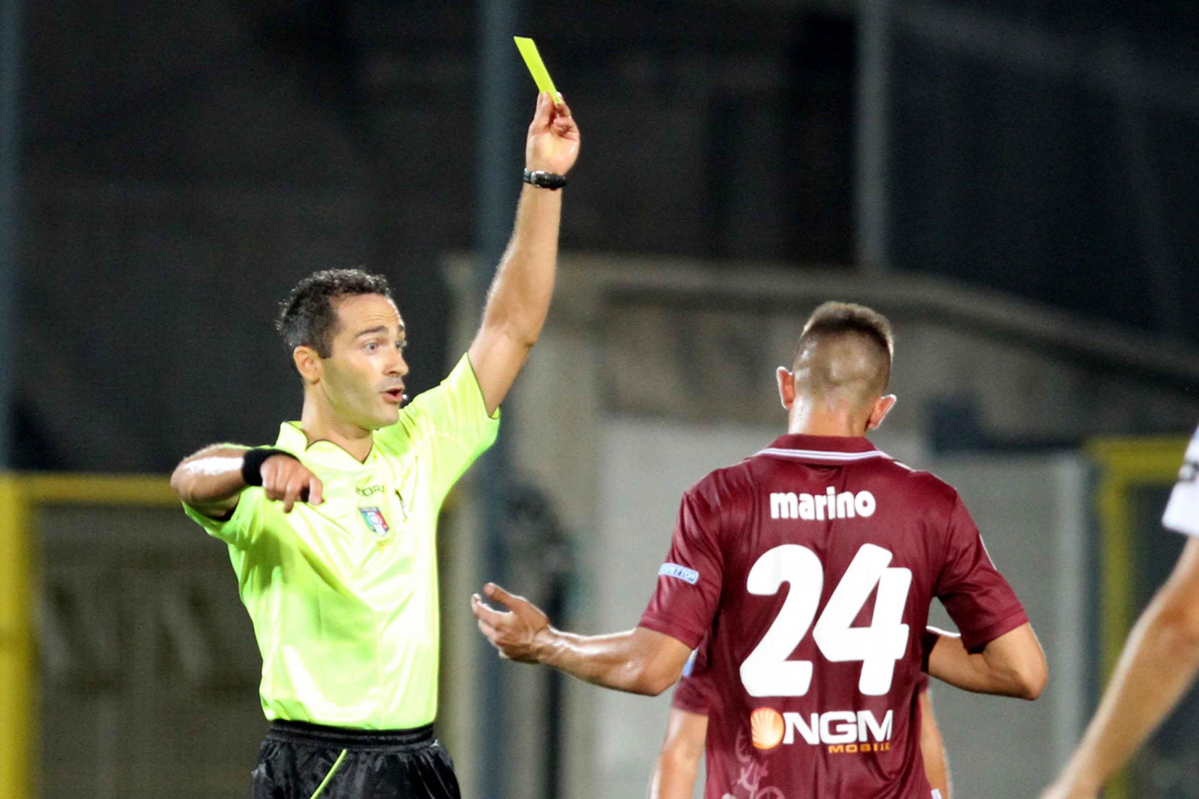 Di Paolo ammonisce Marino in Spezia - Cittadella  0 a 0 della scorsa stagione.