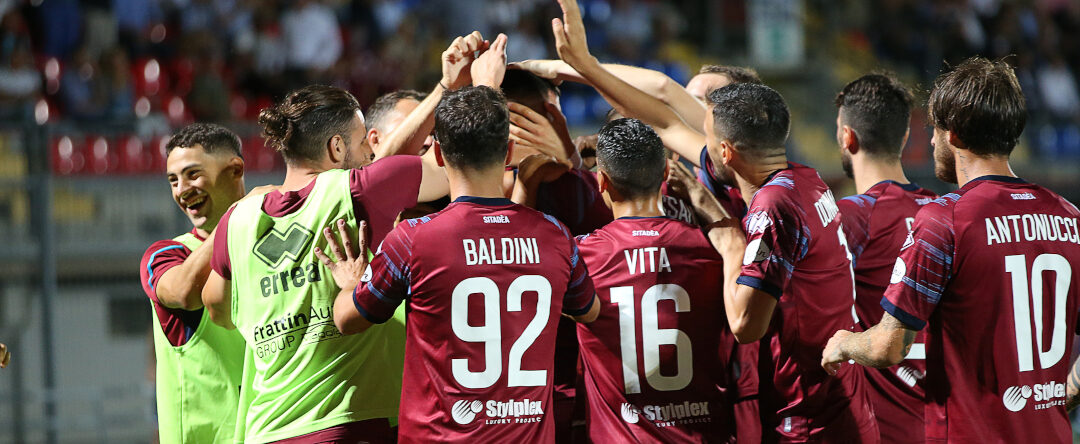4 A 3 GRANATA!